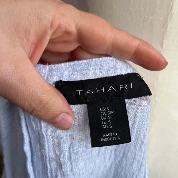 Tahari Linen Blouse Size S Light Blue Mother of Pearl Button Back Minimal Chic - Picture 5 of 6